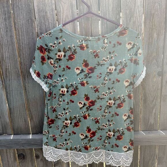 Rewind blouse short sleeve lace edges size medium - Picture 7 of 7